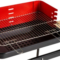 Enrico Coveri Barbecue A Carbone Rettangolare Con 3 Ripiani In Legno E Griglia In Acciaio 9 Enrico Coveri Barbecue A Carbone Rettangolare Con 3 Ripiani In Legno E Griglia In Acciaio -Sconto Weber || Campingaz || OUTSUNNY in Italia 18725000 3