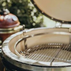 BARBECUE MONOLITH KAMADO JUNIOR PRO SERIES 2.0 NERO CON CARRELLO (38124) -Sconto Weber || Campingaz || OUTSUNNY in Italia 53075561 3