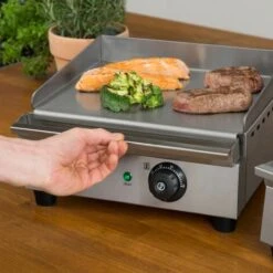 Vertes Piastra Per Griglia Elettrica Professionale, Potenza 1400 Watt, Alloggiamento In Acciaio Inox, Temperatura Regolabile Da 50 A 300°C, Griglia Plancha Elettrica Con Superficie Liscia 31x27cm 10 Vertes Piastra Per Griglia Elettrica Professionale, Potenza 1400 Watt, Alloggiamento In Acciaio Inox, Temperatura Regolabile Da 50 A 300°C, Griglia Plancha Elettrica Con Superficie Liscia 31x27cm -Sconto Weber || Campingaz || OUTSUNNY in Italia 59670795 4